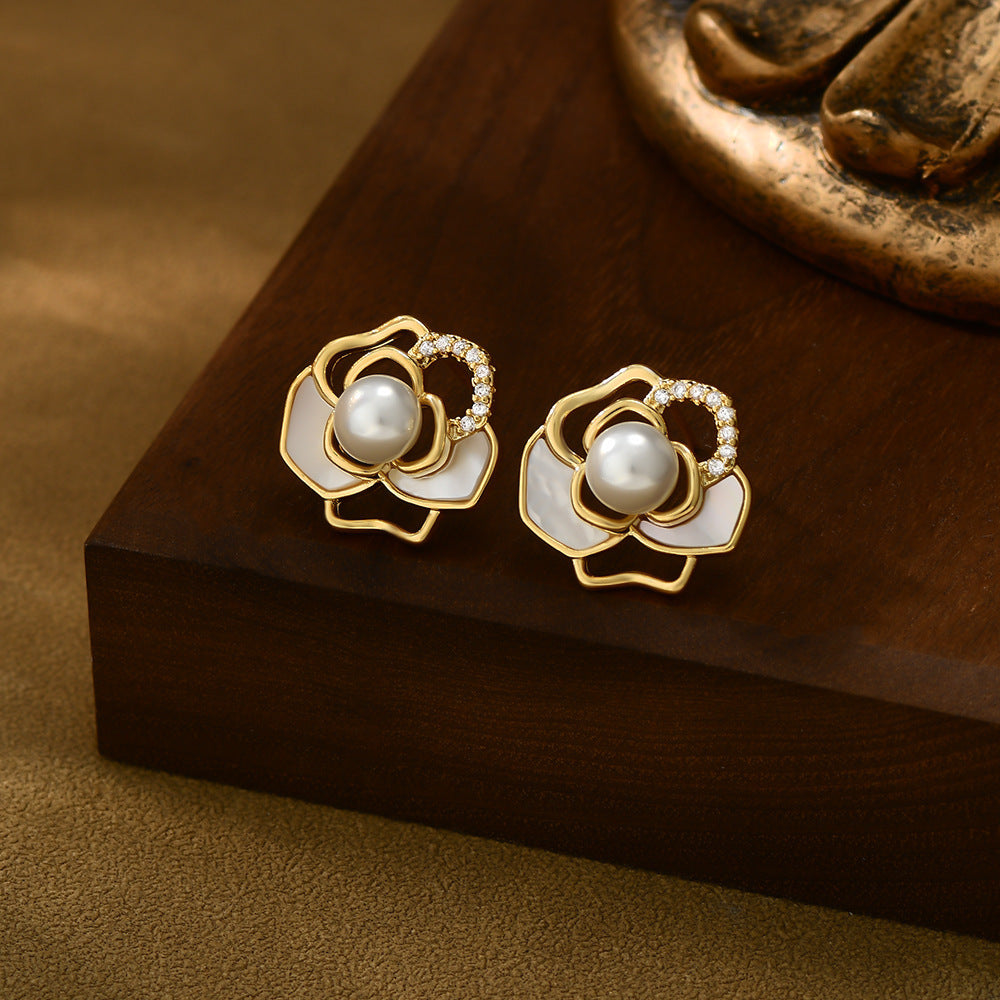 Retro French Pearl Stud Women's Light Luxury Shell Petal Earrings